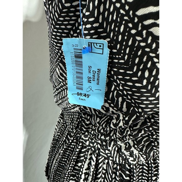 Robin Piccone Women's Abstract Print Sleeveless Jumpsuit‎ Tie-Waist Black Size L - Picture 11 of 11